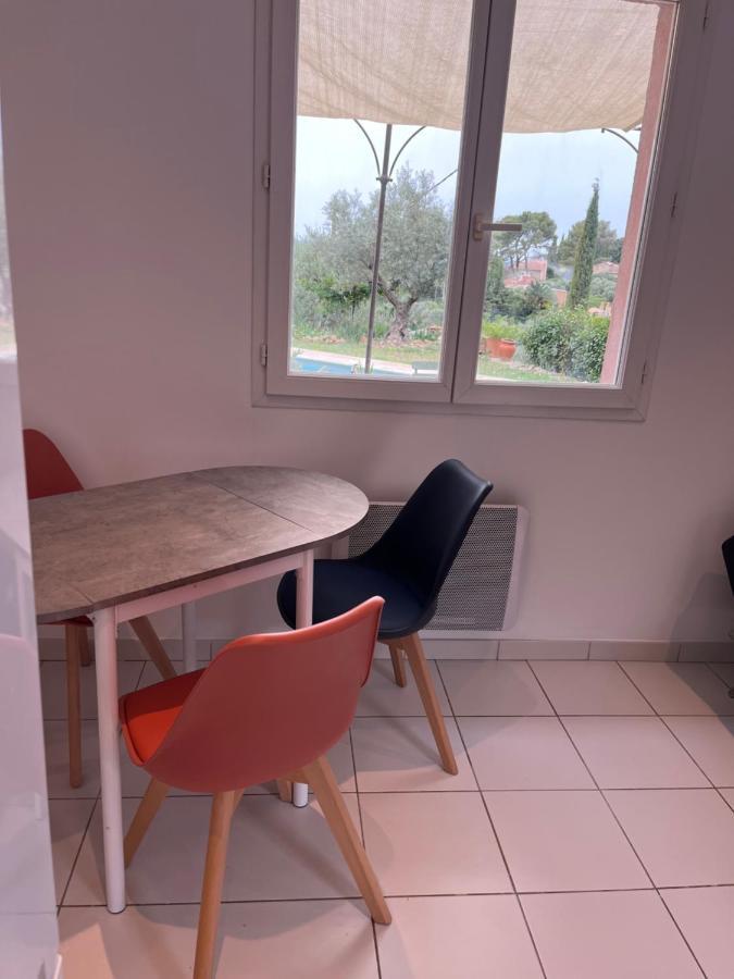 Hauteurs De Toulon : Charmant Studio Piscine Bagian luar foto